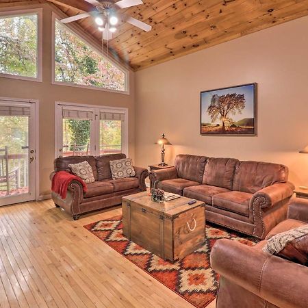 Rustic Red Cabin With Deck In Maggie Valley Club! Buitenkant foto