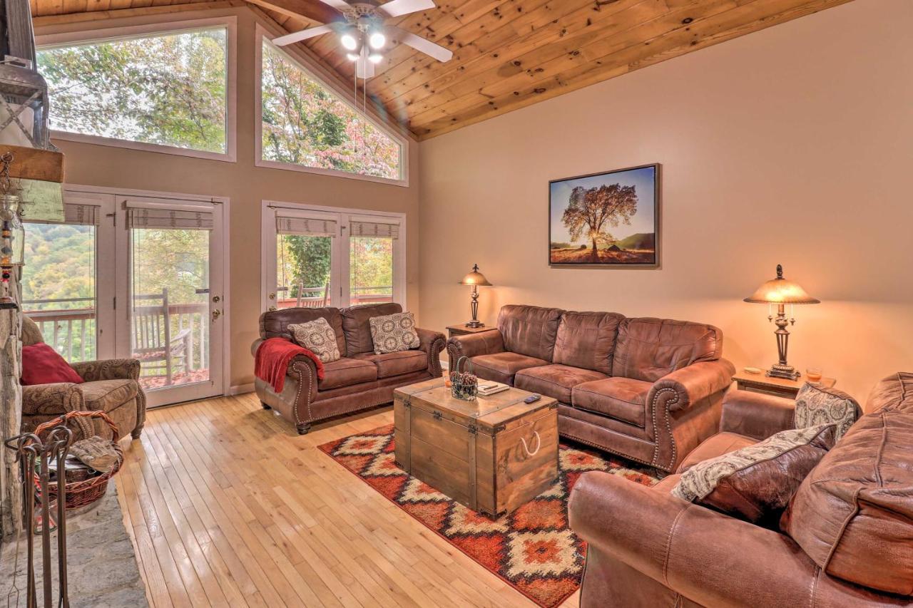 Rustic Red Cabin With Deck In Maggie Valley Club! Villa Buitenkant foto