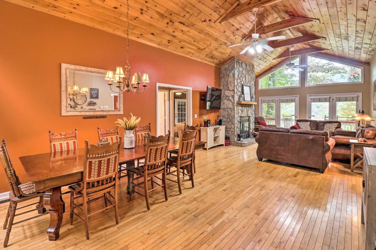 Rustic Red Cabin With Deck In Maggie Valley Club! Buitenkant foto