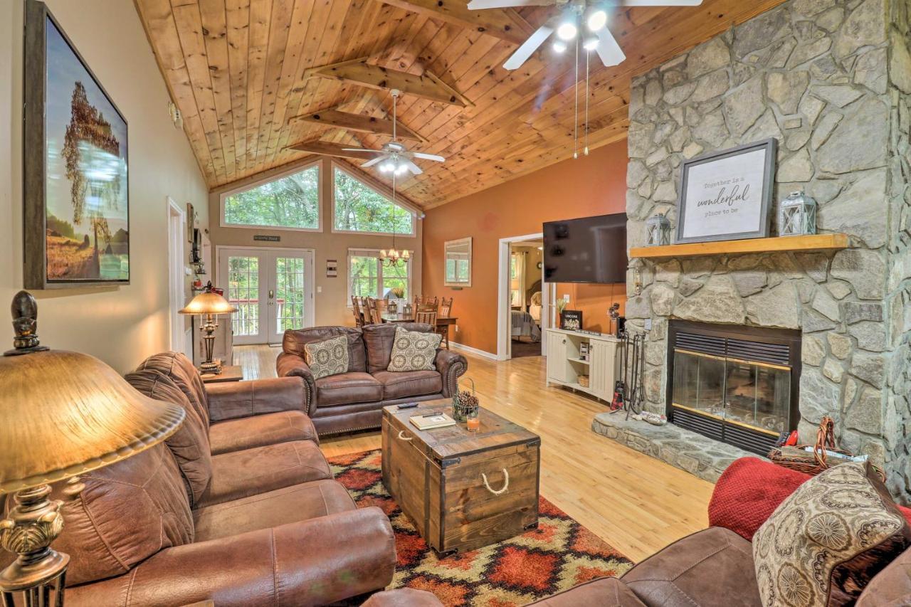 Rustic Red Cabin With Deck In Maggie Valley Club! Buitenkant foto