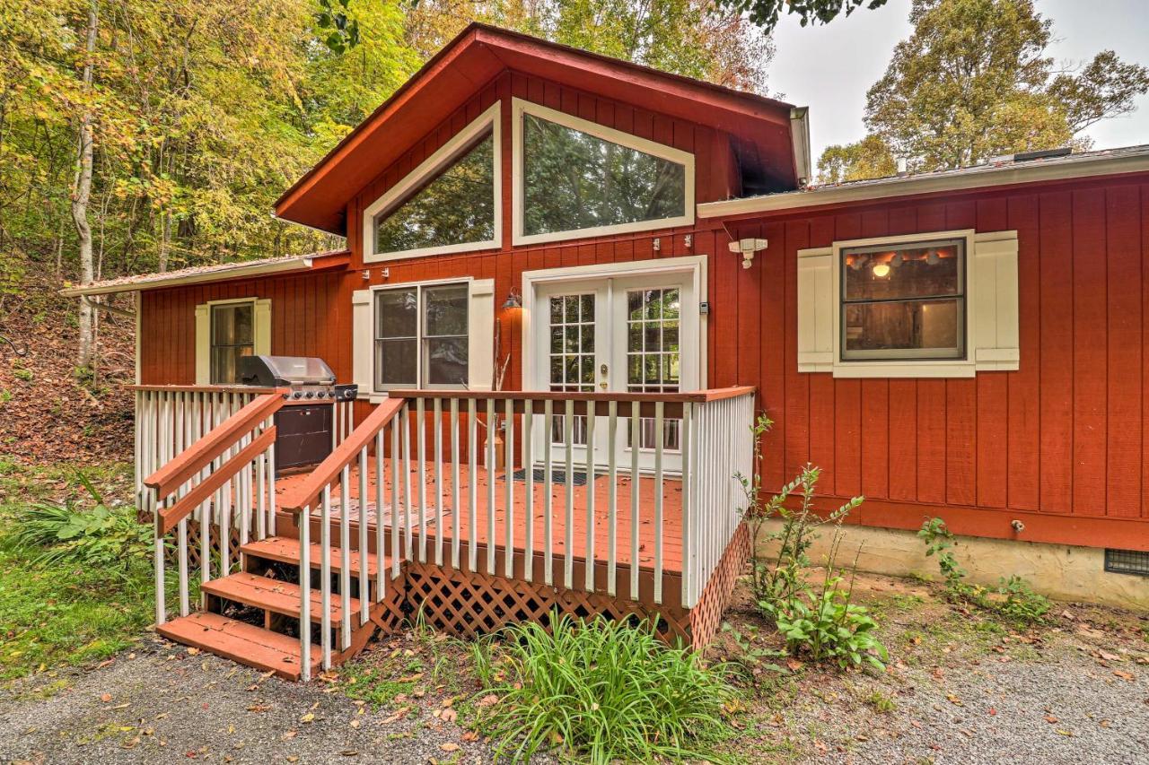 Rustic Red Cabin With Deck In Maggie Valley Club! Buitenkant foto