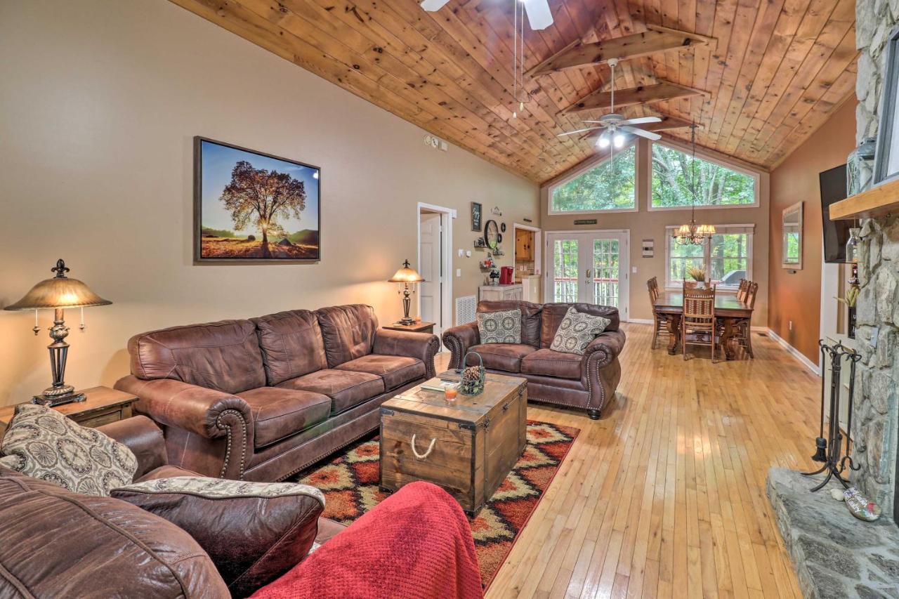 Rustic Red Cabin With Deck In Maggie Valley Club! Villa Buitenkant foto